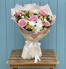 Букет цветов из:  Гвоздики, Орхидеи и Розы в Правдинске