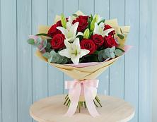 Букет цветов из:  Лилии и Розы в Правдинске