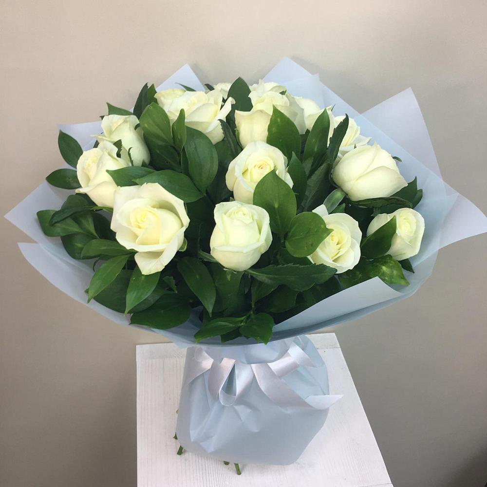 Букет 15 Белых роз Проуд в Правдинске