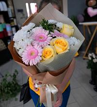 Букет цветов из:  Герберы, Розы и Хризантемы в Правдинске