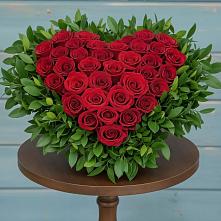 Цветочная композиция из Розы в виде сердца в Правдинске