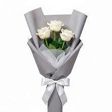 Букет 3 белые розы в Правдинске