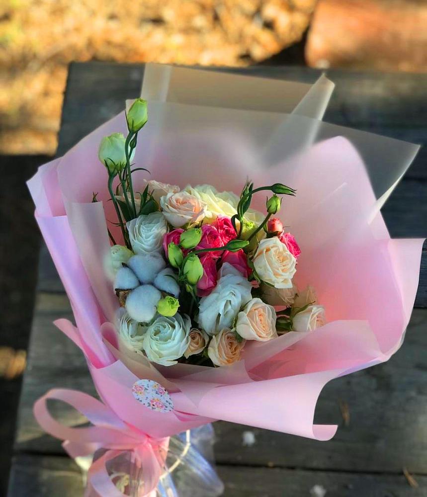 Букет цветов из: Розы и Лизиантусы в Правдинске