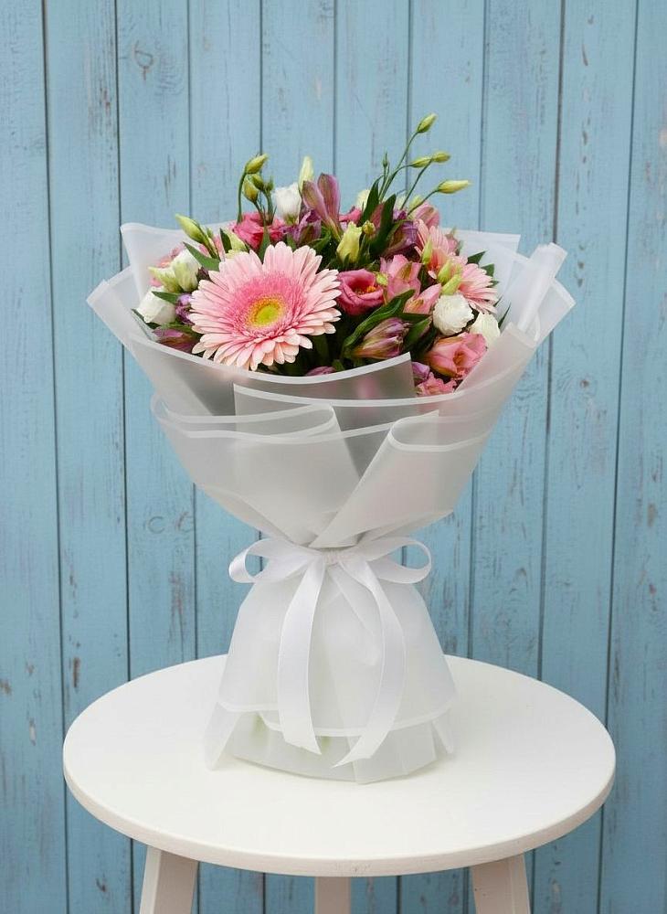 Букет цветов из: Герберы, Альстромерии и Лизиантусы в Правдинске