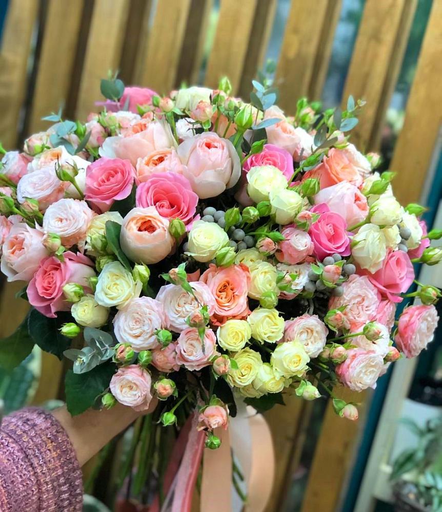 Букет цветов из: Розы в Правдинске