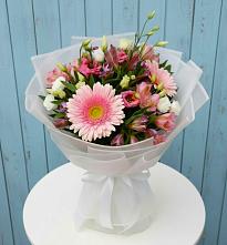 Букет цветов из:  Герберы, Альстромерии и Лизиантусы в Правдинске