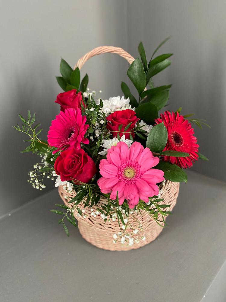 Цветочная композиция из Розы, Хризантемы и Герберы в корзине в Правдинске