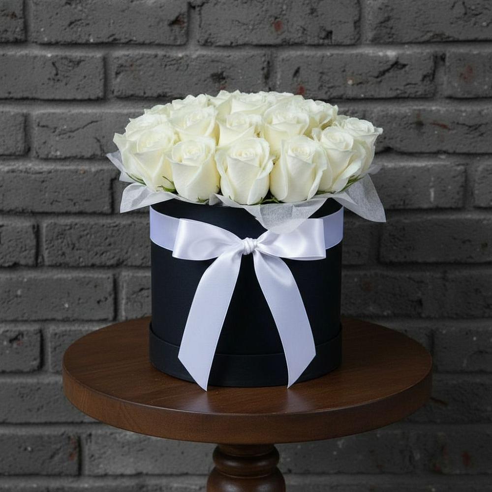 Цветочная композиция из Розы в шляпной коробке в Правдинске