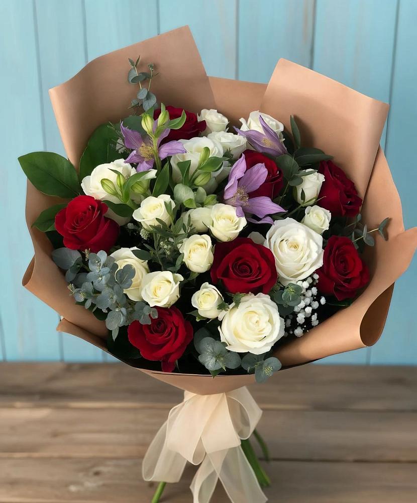 Букет цветов из: Розы и Альстромерии в Правдинске