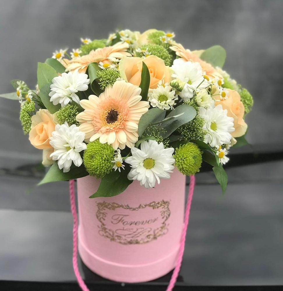 Цветочная композиция из Розы, Герберы и Хризантемы в шляпной коробке в Правдинске