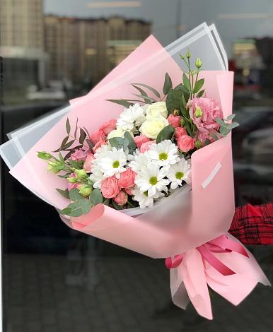 Букет цветов из: Розы, Лизиантусы и Хризантемы в Правдинске