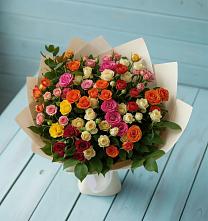 Букет Микс из разноцветных кустовых роз в Правдинске