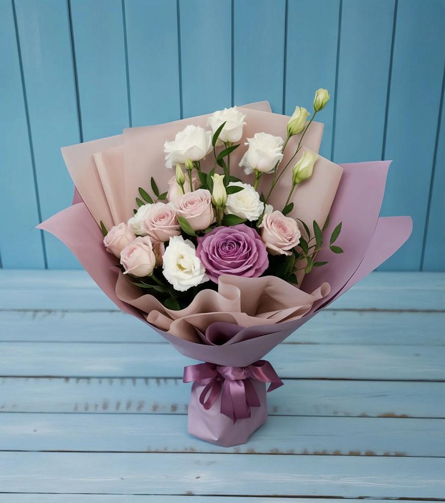 Букет цветов из: Розы и Лизиантусы в Правдинске